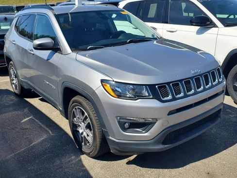 Used 2019 Jeep Compass Latitude w/ Safety & Security Group image 2