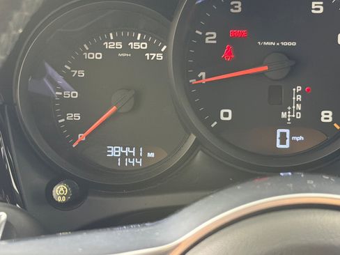 Used 2020 Porsche Macan AWD/4WD image 25