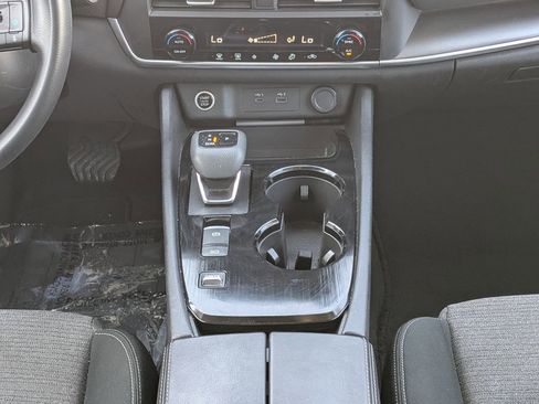 Used 2023 Nissan Rogue SV image 19