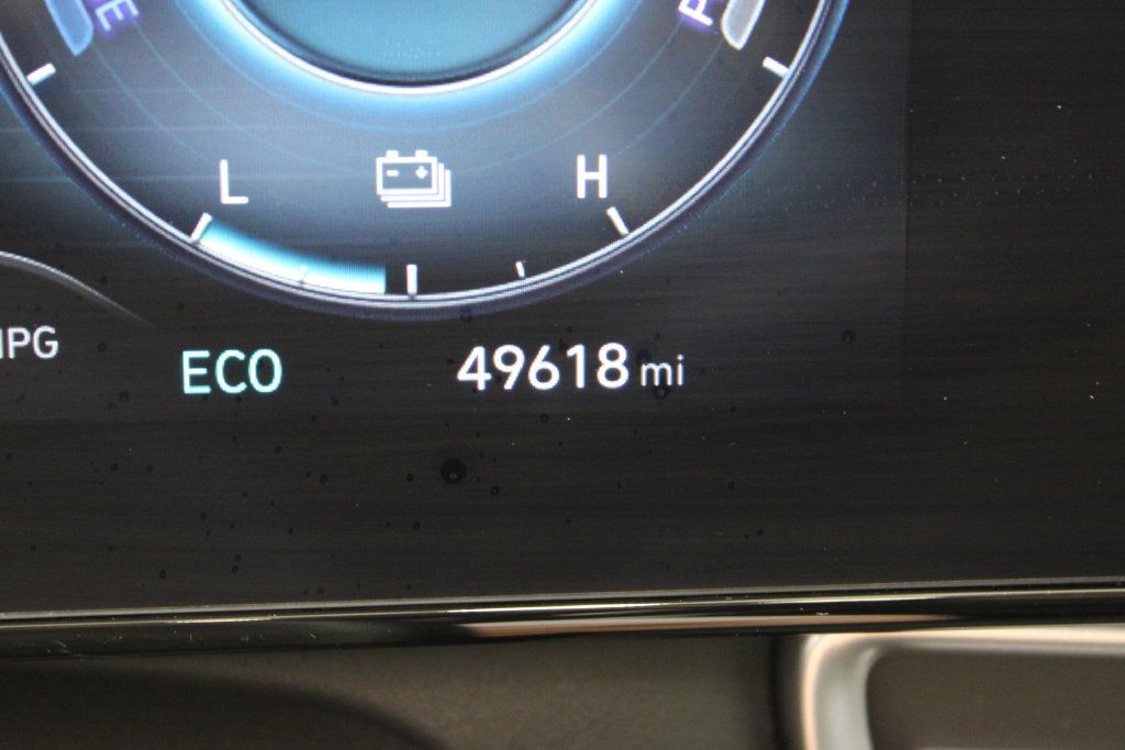 Used 2024 Hyundai Elantra Limited FWD image 11