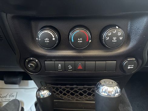 Used 2015 Jeep Wrangler Unlimited Sport w/ Quick Order Package 24S AWD/4WD image 18
