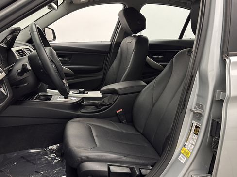 Used 2018 BMW 320i Sedan image 12