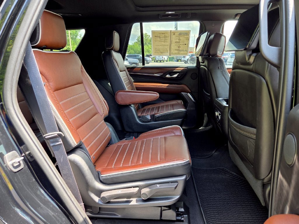 Used 2023 GMC Yukon Denali Ultimate AWD/4WD image 29