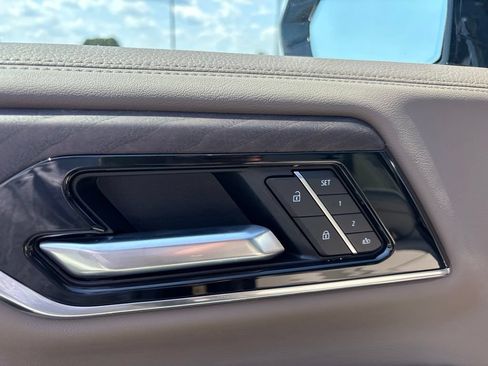 New 2026 GMC Yukon Denali w/ Denali Reserve Package AWD/4WD image 16