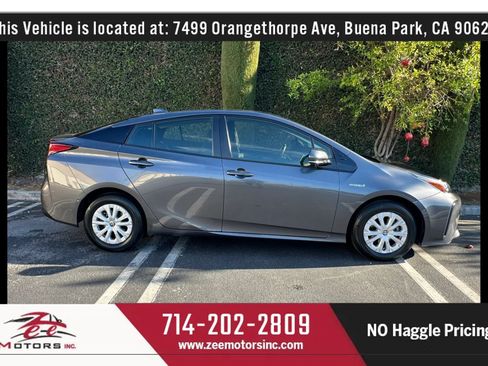 Used 2020 Toyota Prius LE FWD image 5