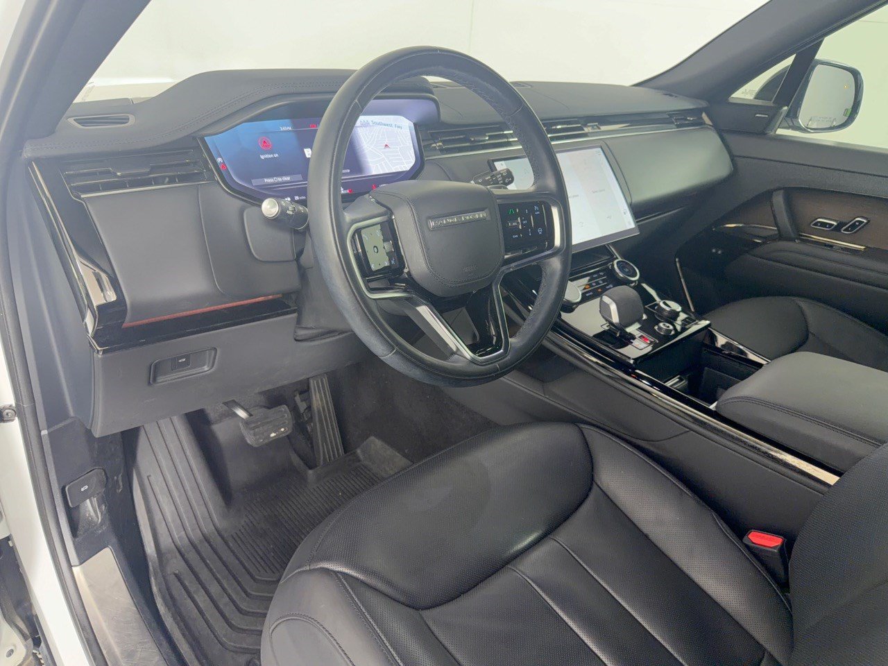 Used 2023 Land Rover Range Rover Sport SE AWD/4WD image 4