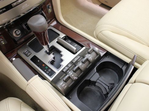 Used 2014 Lexus LX 570 4WD image 64