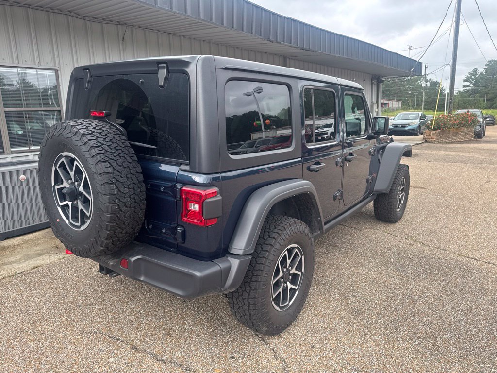 Used 2025 Jeep Wrangler Unlimited Rubicon AWD/4WD image 3