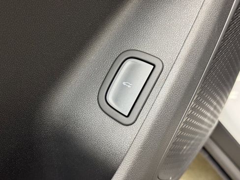 New 2026 Chevrolet Traverse LT w/ Driver Confidence Package image 11