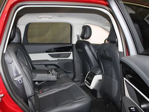 Used 2025 Lincoln Nautilus Premier AWD/4WD image 11