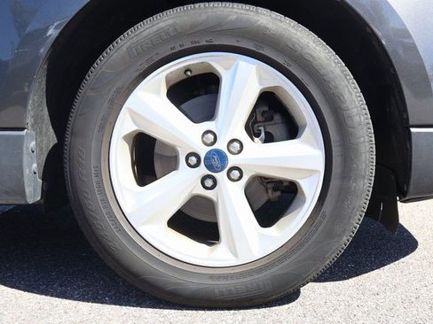 Used 2019 Ford Edge SE image 9