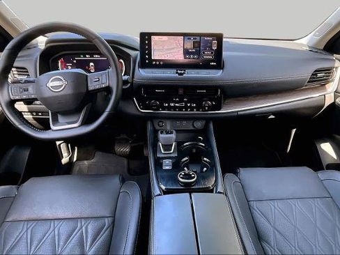 Certified 2025 Nissan Rogue Platinum w/ Platinum Premium Package AWD/4WD image 16