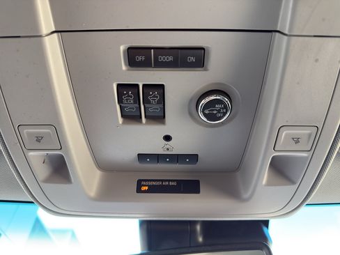 Used 2019 Chevrolet Suburban Premier AWD/4WD image 40