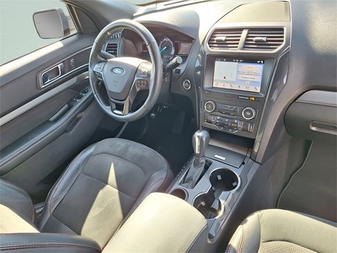 Used 2019 Ford Explorer XLT w/ Equipment Group 202A image 27