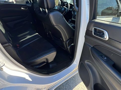 Used 2018 Jeep Grand Cherokee Altitude image 23