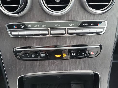 Used 2020 Mercedes-Benz GLC 300 4MATIC image 20