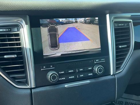 Used 2018 Porsche Macan Sport Edition image 41