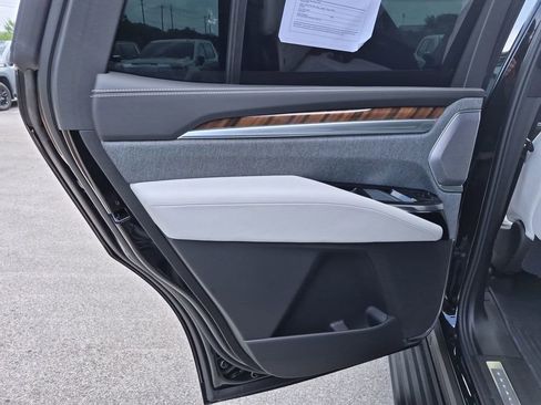 Used 2026 Cadillac Escalade Platinum Sport w/ LPO, Floor Liner Package AWD/4WD image 35