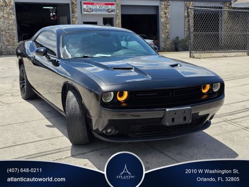 Used 2018 Dodge Challenger SXT w/ Blacktop Package RWD image 1