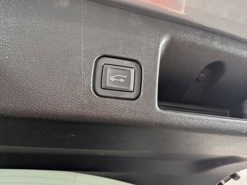 Certified 2025 Chevrolet Equinox EV LT w/ Convenience Package image 10