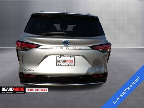 Used 2021 Toyota Sienna Limited image 5