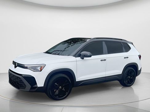 New 2026 Volkswagen Taos SE FWD image 4