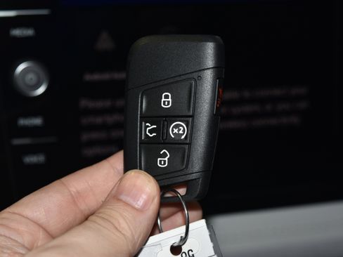 New 2026 Volkswagen Taos SE FWD image 13
