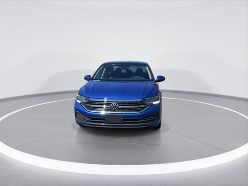 Certified 2024 Volkswagen Jetta SE w/ Panoramic Sunroof Package FWD image 3
