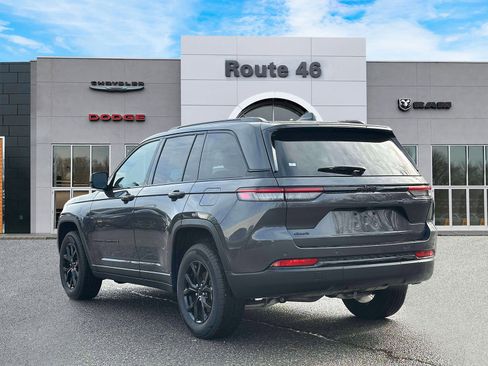 Used 2024 Jeep Grand Cherokee Altitude image 4