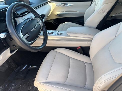 Used 2023 Genesis GV70 2.5T w/ Select Package image 10