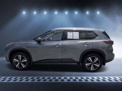 Used 2025 Nissan Rogue SL AWD/4WD image 6