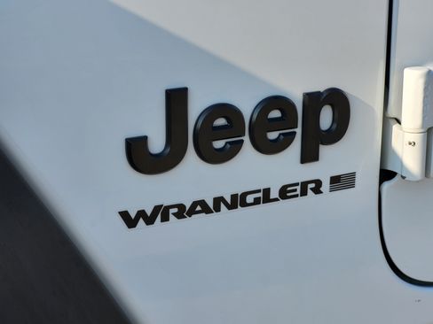 Used 2023 Jeep Wrangler Sport AWD/4WD image 9
