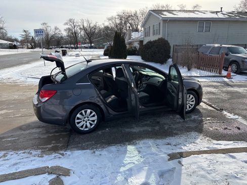 Used 2011 Chevrolet Cruze LS image 16