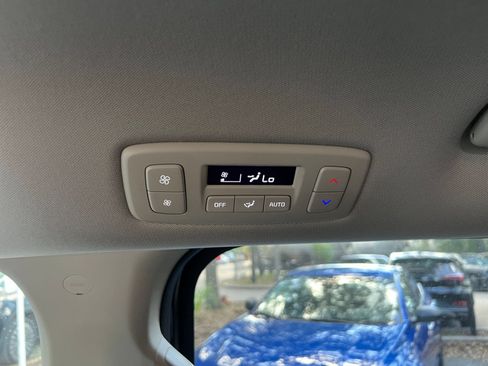 Used 2026 Kia Carnival FWD image 25