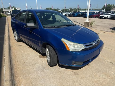 Used 2011 Ford Focus SE FWD image 12