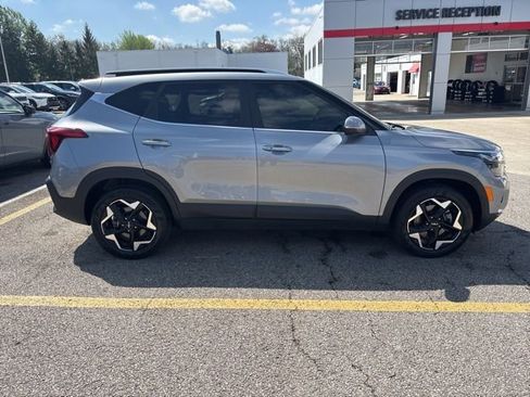Used 2024 Kia Seltos EX image 3