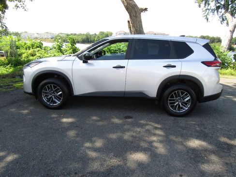 Used 2024 Nissan Rogue S AWD/4WD image 4