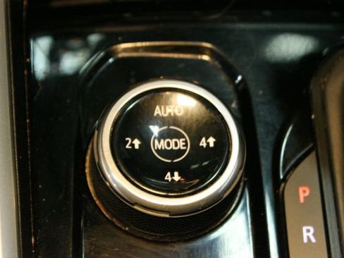 Used 2024 Chevrolet Colorado Trail Boss w/ Technology Package AWD/4WD image 25