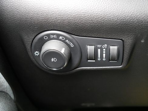 Certified 2024 Jeep Compass Latitude image 26