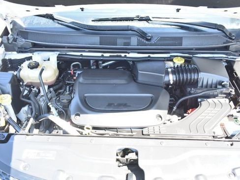 Used 2020 Chrysler Pacifica Touring-L FWD image 51