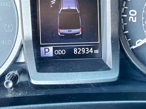 Used 2018 Toyota Tacoma TRD Sport image 38