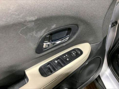 Used 2022 Honda HR-V LX image 35