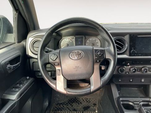 Used 2017 Toyota Tacoma TRD Off-Road w/ Tow Package (A/T) image 12