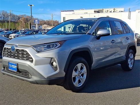 Used 2021 Toyota RAV4 XLE image 3