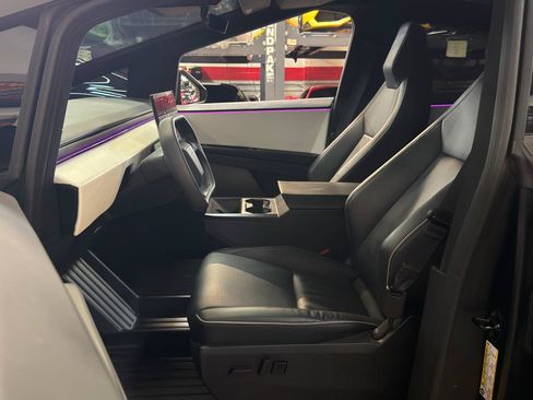 Used 2024 Tesla Cybertruck AWD Crew Cab image 13