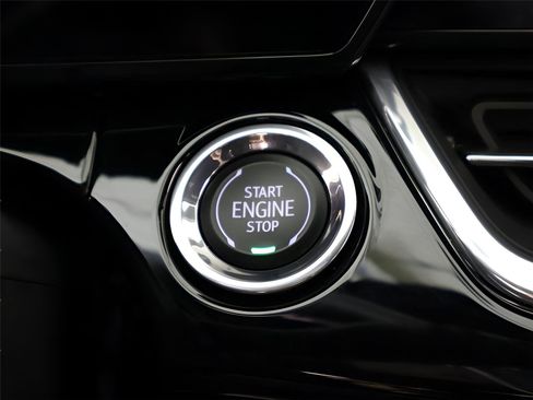 Used 2024 Chevrolet Trax RS image 36