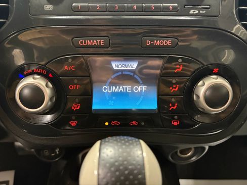 Used 2011 Nissan Juke SL AWD/4WD image 36
