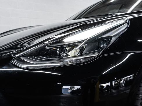 Used 2023 Tesla Model 3 Standard Range image 9