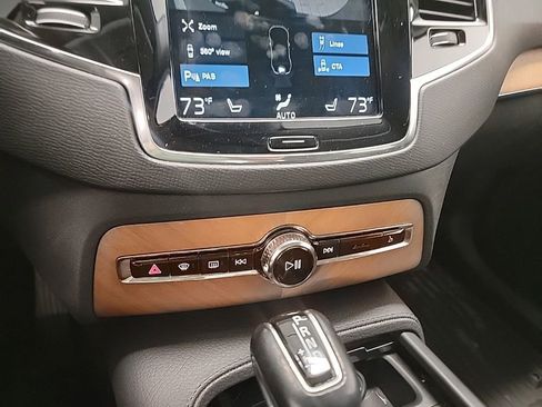 Used 2021 Volvo XC90 T6 Momentum w/ Advanced Package image 16