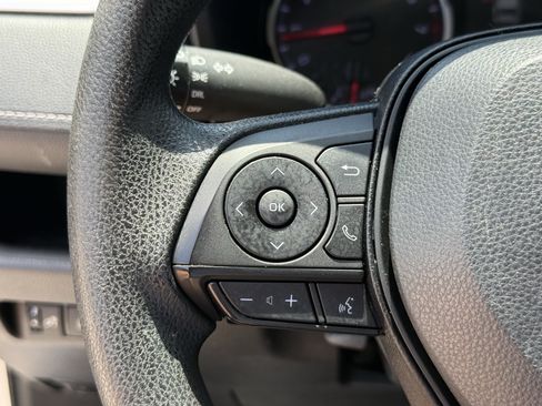 Used 2022 Toyota RAV4 LE FWD image 16
